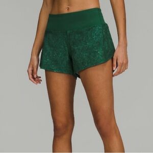 green lululemon shorts 💚